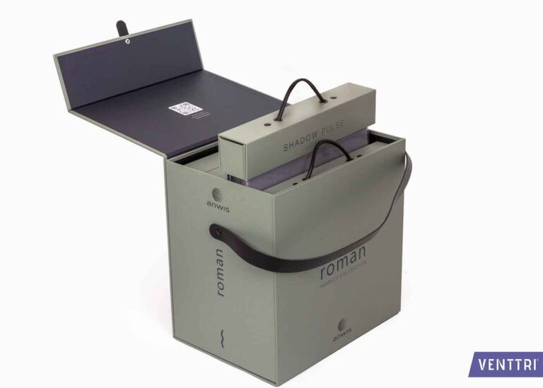 geopende box met stalenkappen, 1 stalenkap uitgenomen