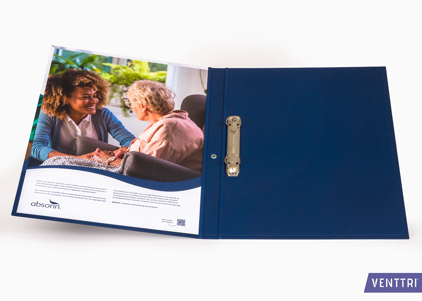 Geopende map volledig binnen en buitenzijde FC bedrukt.